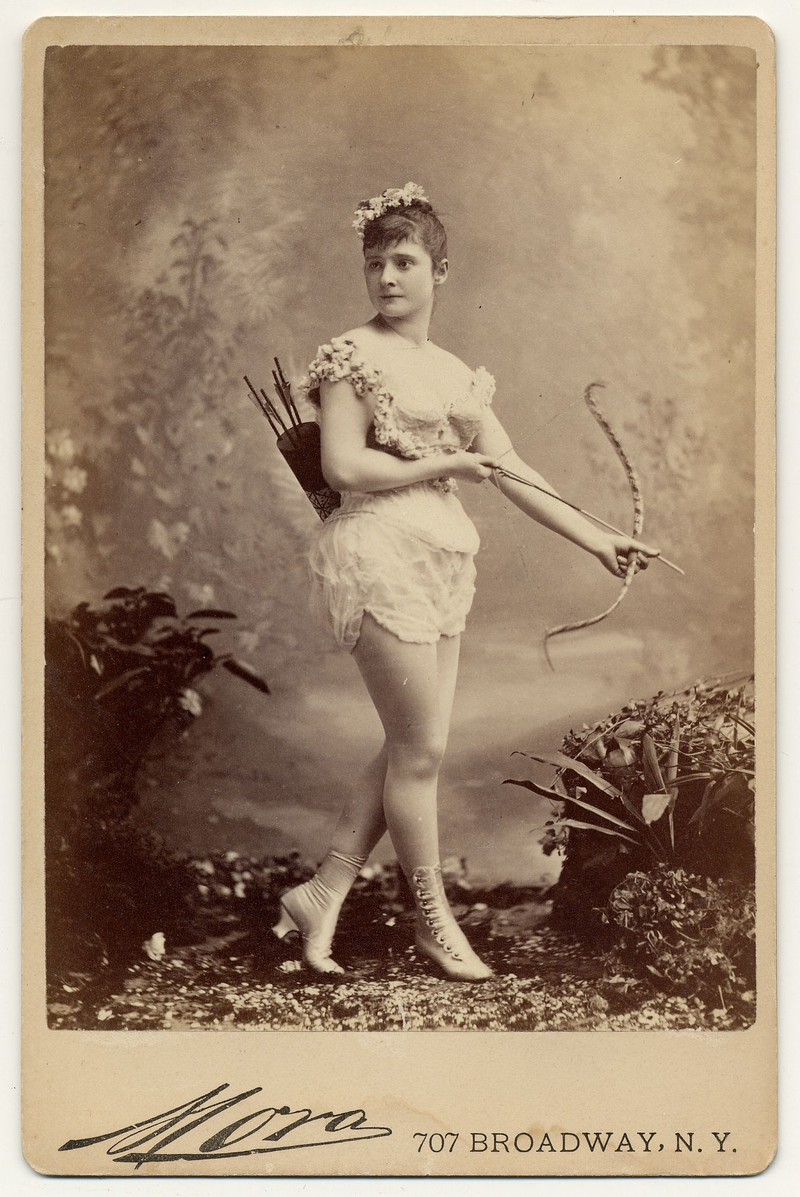 Illustration for article titled The First Ever Cosplay Photos, From the 1890s